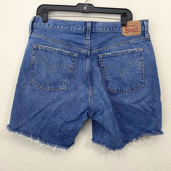 Levis 501 Shorts Women Size 32 High Rise Button Fly Medium Ripped Denim - Picture 2 of 10